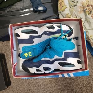 Ken griffey youth size 5.5